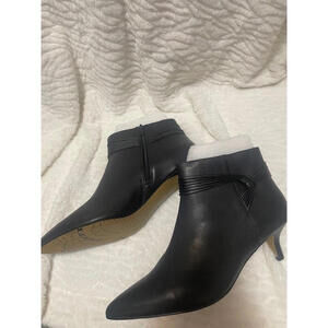 Size 11W - Bella Vita Jani Ankle boot - black - NWT - RETAILS $125
